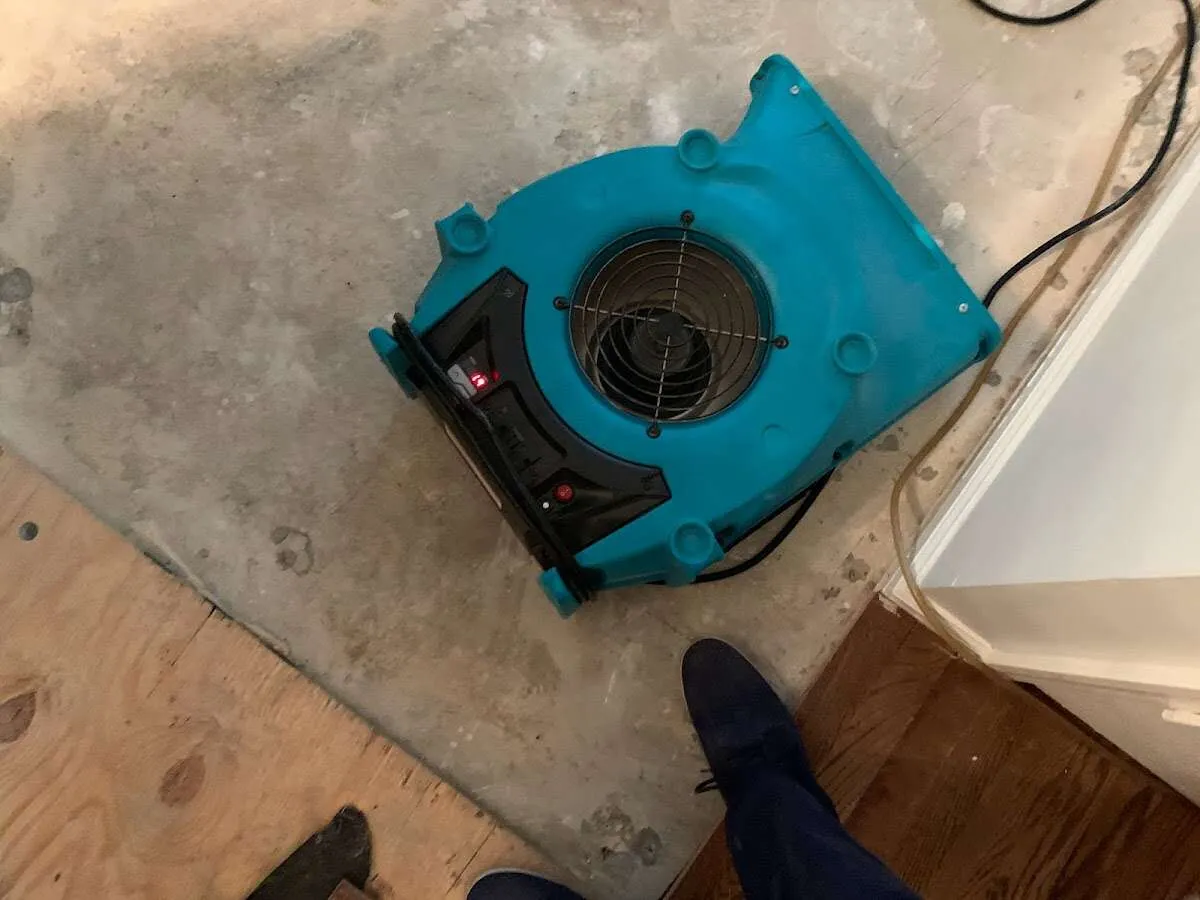 Air mover drying subfloor during Leak Detection & Repair in Saco